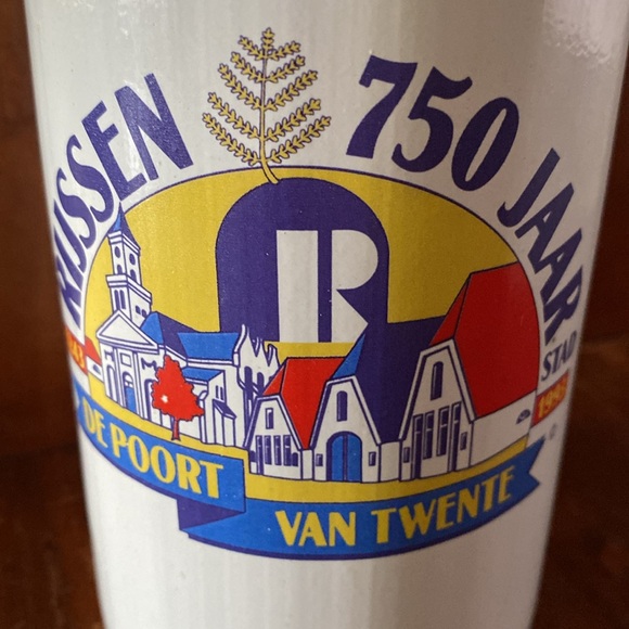 Vintage empty stoneware bottle with lid 7 1/4 inches tall approximately - Picture 2 of 4